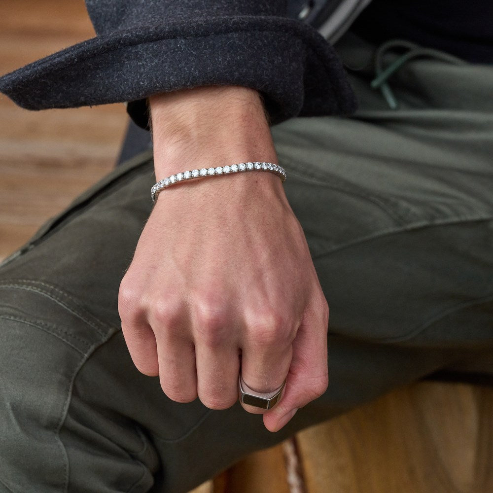 Son of Noa - Tennisarmbånd i stål med zirkonia båret af model