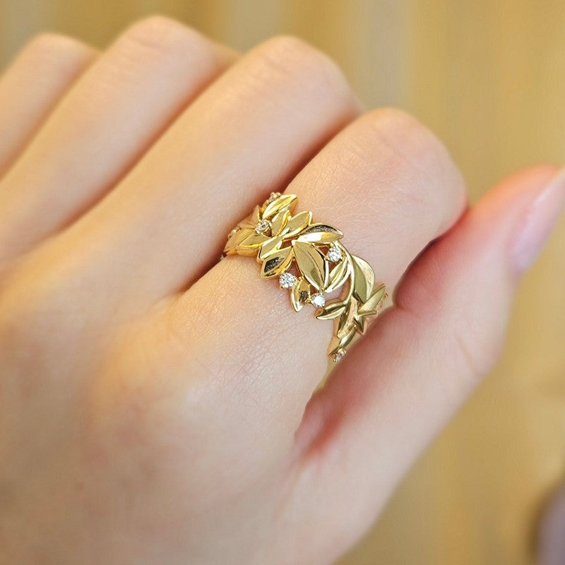 Mads Z - Olive Love ring i 14 kt guld med diamanter på i alt 0,28 ct. W.SI
