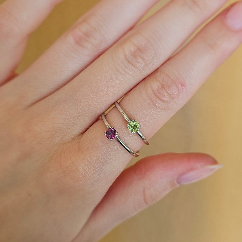 Mads Z - Poetry Solitaire ring m. grøn peridot i sølv