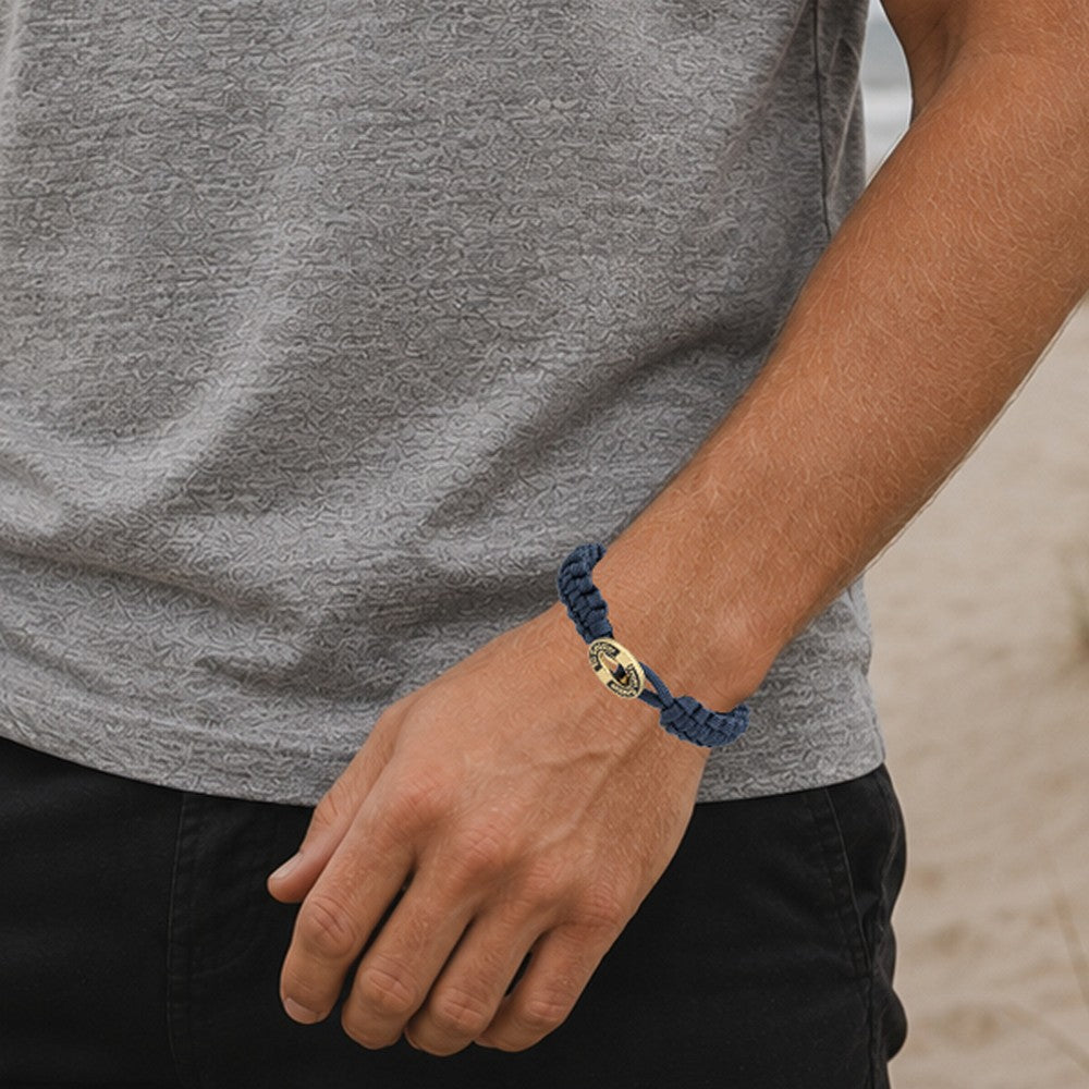 From Soldier to Soldier armbånd er fremstillet i navyblå faldskærmsline. AI model