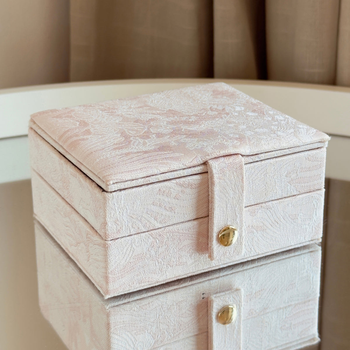 Aqua Dulce Schmuckkästchen Medium in Rosa – elegantes, stilvolles Schmuckkästchen mit zwei Ebenen