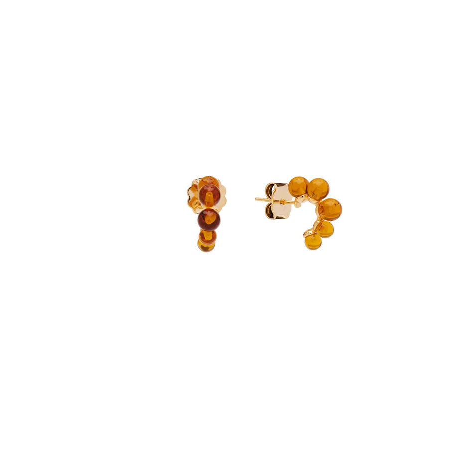 Pico Copenhagen Electrine øreringe i Amber, forgyldt messing med glasperler hele vejen rundt