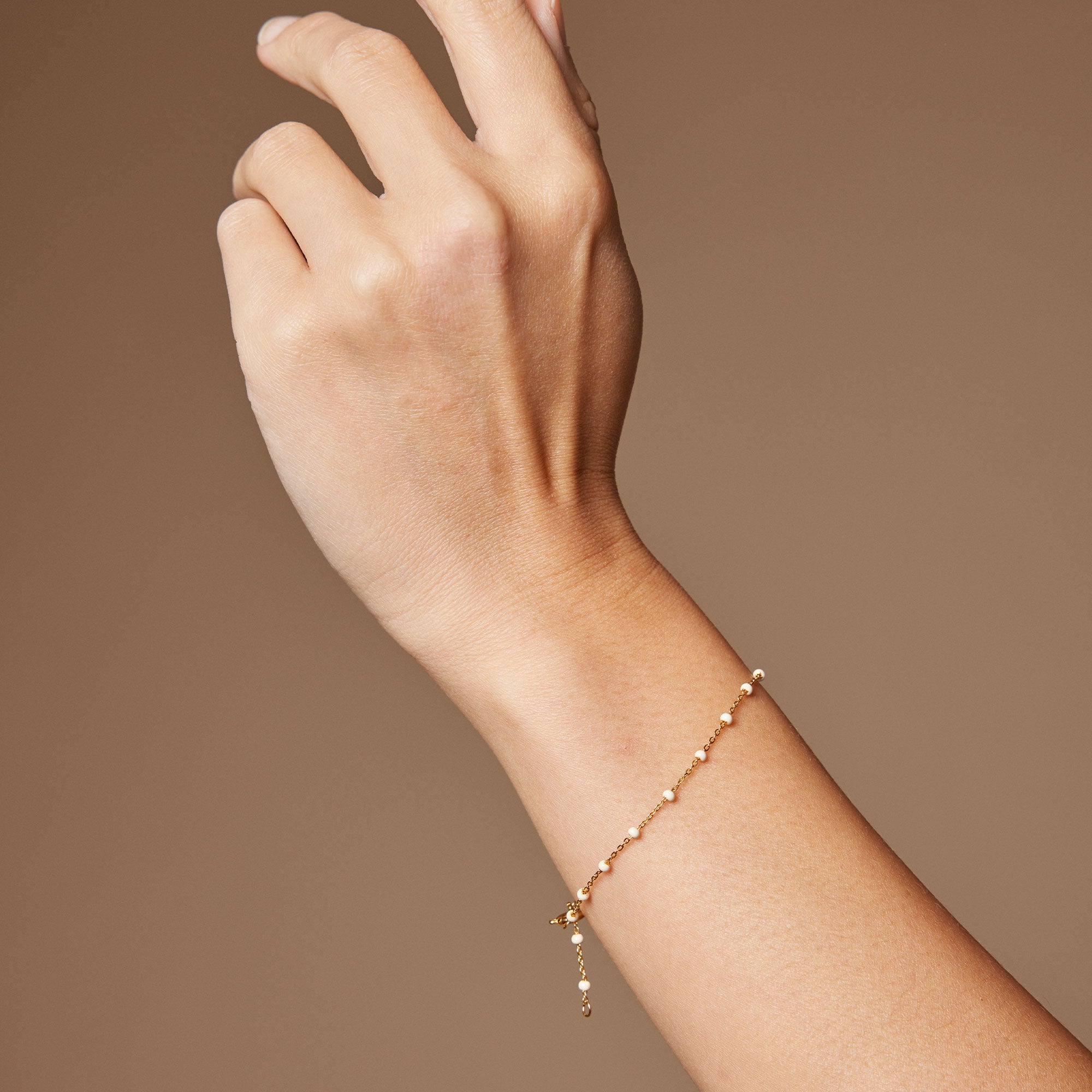 Enamel Lola Daisy armbånd i forgyldt sølv - detaljebillede