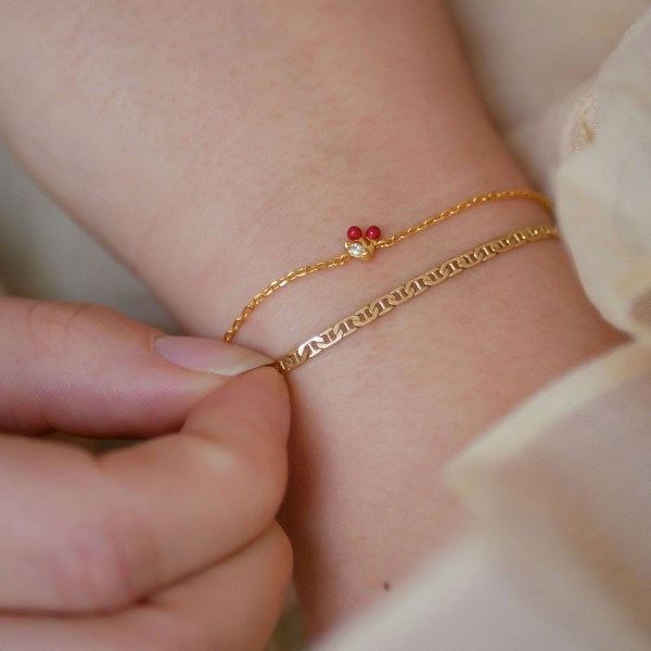 Modelbillede af: Enamel - Cherry Red armbånd i forgyldt sølv
