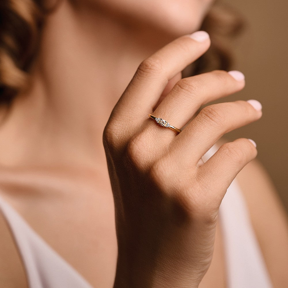 Nuran - Champagnerring aus 14 kt Gold mit insgesamt 0,21kt.