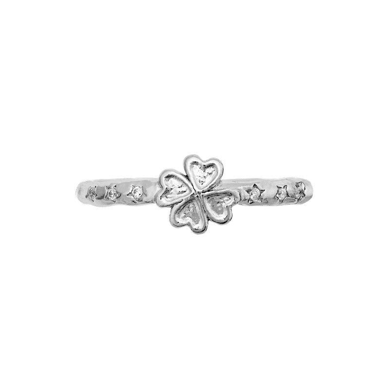 Clover Ring fra Maanesten er en fin og symbolsk ring 2