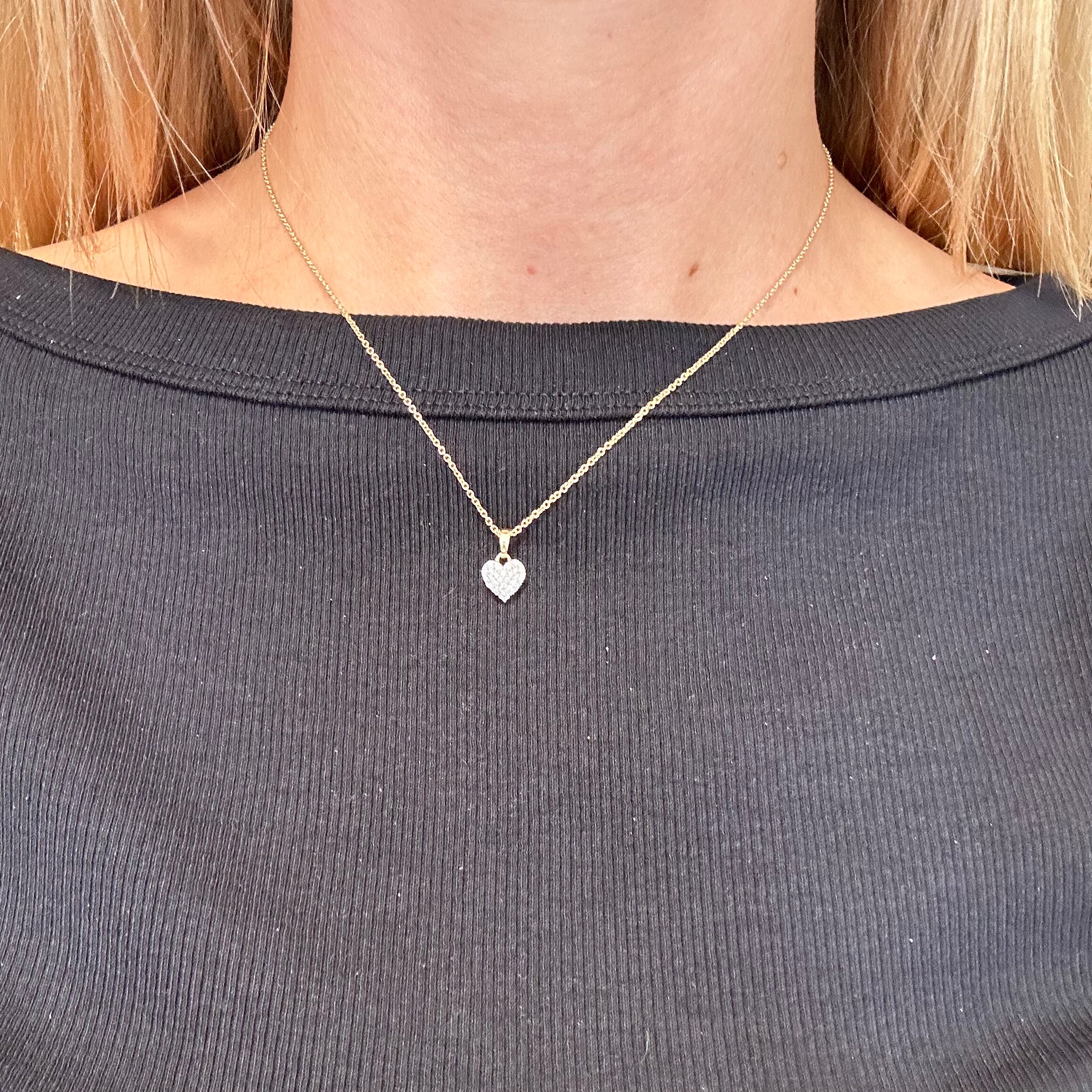 Pavé-Herzanhänger aus 8-Karat-Gold mit Zirkonia und vergoldeter Silberkette 11 mm