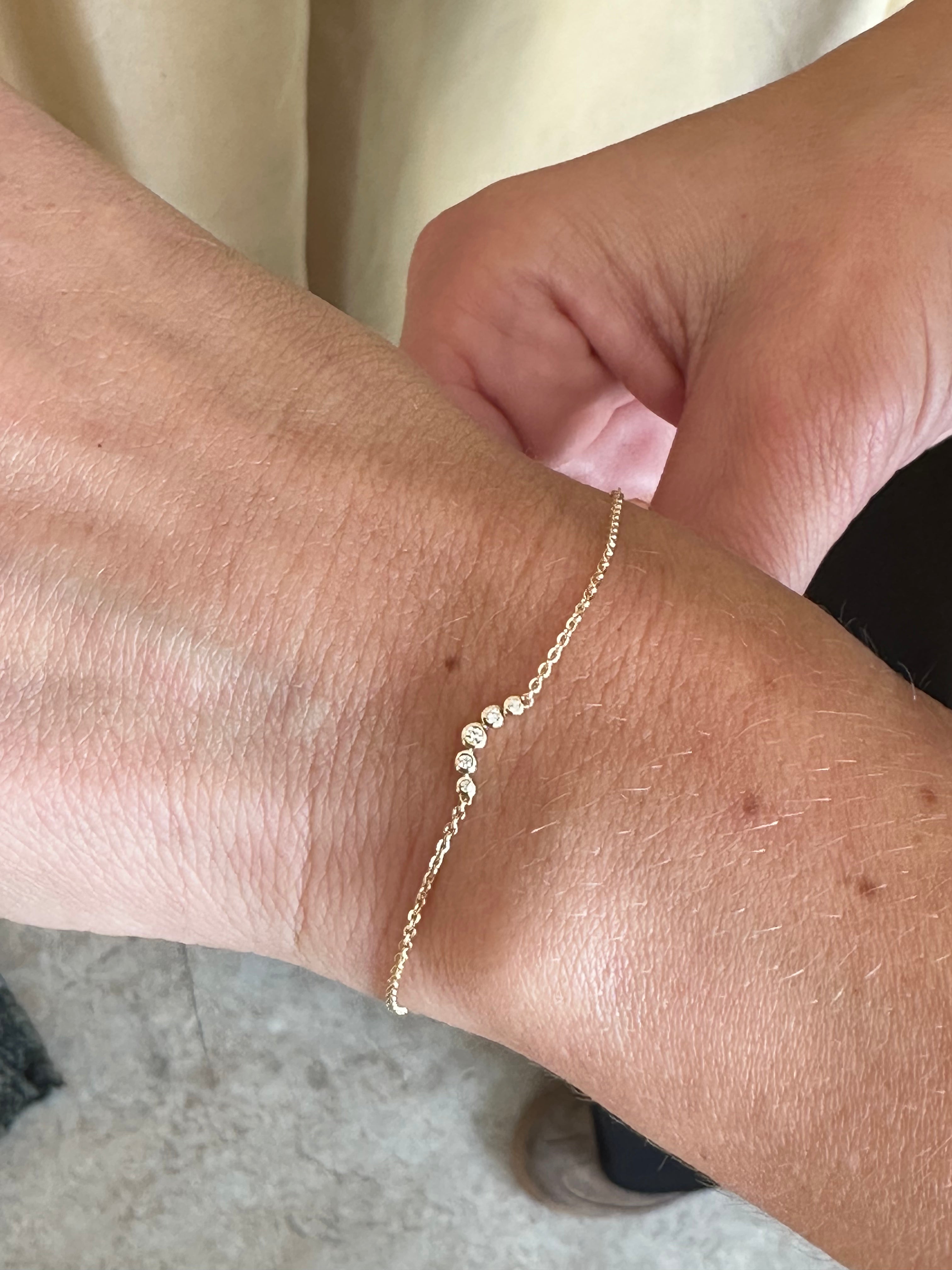 Armband aus 14-karätigem Gold mit fünf Diamanten, 0,07 ct, 19 cm