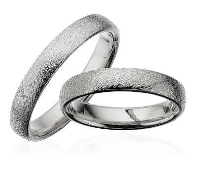 Scrouples vielsesringe i 14 kt. hvidguld med rustik overflade – 4 mm