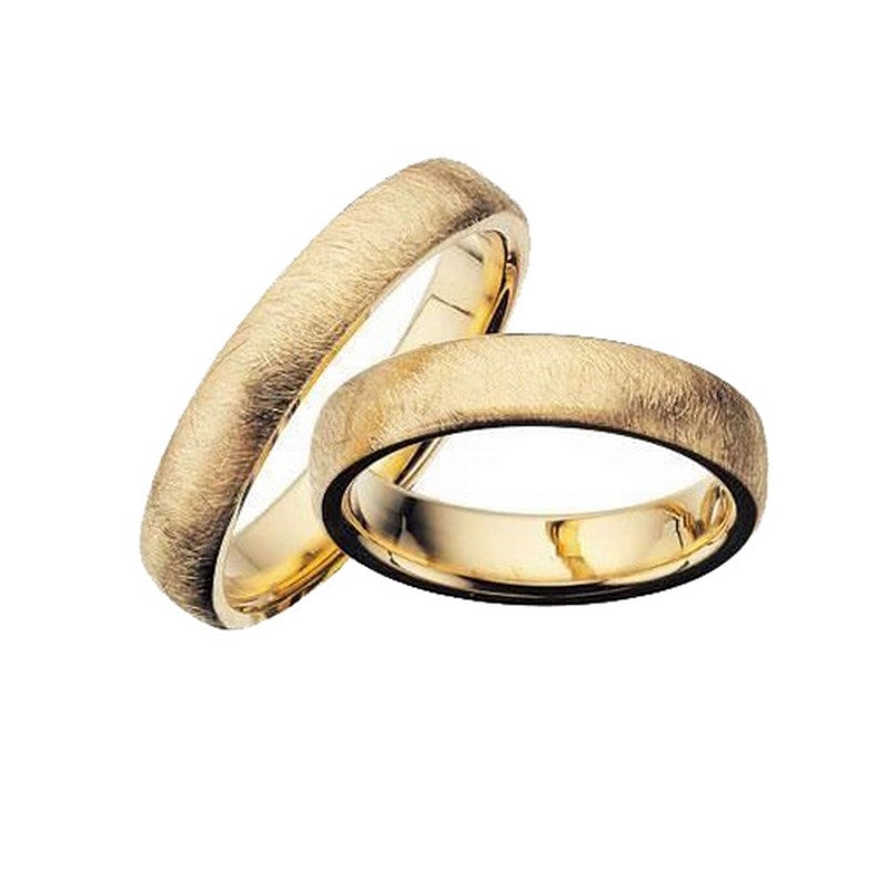 Klassiske vielsesringe i guld med frostet overflade fra Scrouples – 4,5 mm brede med mulighed for brillant i dameringen