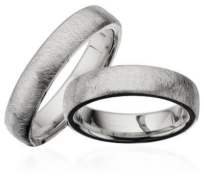 Vielsesringe i 14 kt. hvidguld med frostet overflade – 5 mm fra Scrouples