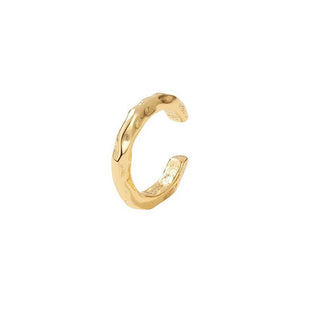 MerlePerle Smilla Ear Cuff aus vergoldetem Sterlingsilber mit stilvoll gehämmerter Oberfläche, 12 mm Durchmesser