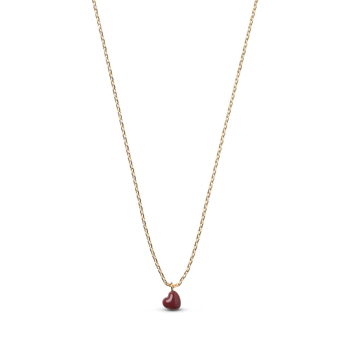Stilvolle Grand Amore Halskette von Enamel aus 18-karätig vergoldetem Messing mit elegantem, tief bordeauxrotem Herzanhänger – ein raffiniertes und modernes Schmuckstück für jeden Anlass.
