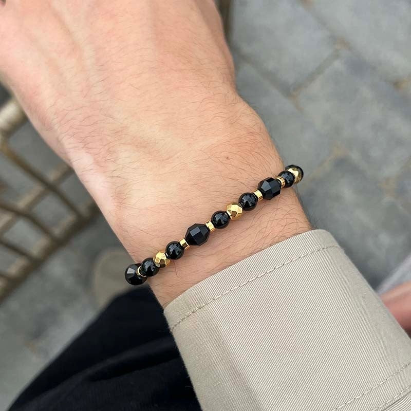 Rico's armbånd i forgyldt stål med perler i sort agat