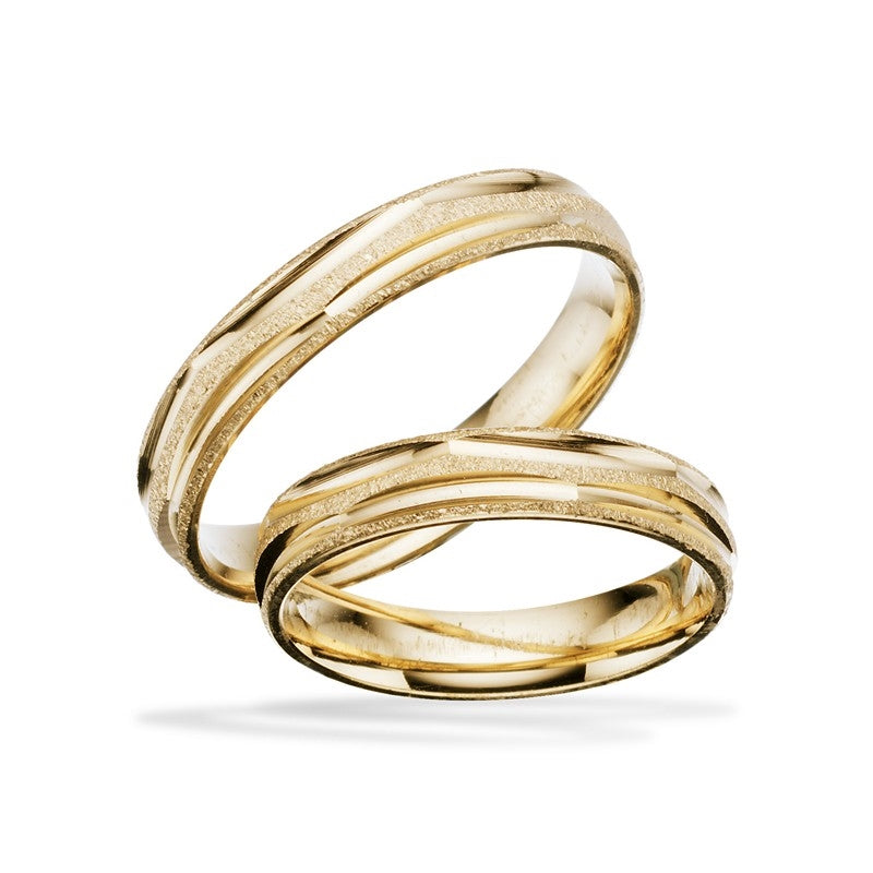 Vielsesringe i guld med blank og rustik overflade fra Scrouples 4 mm brede