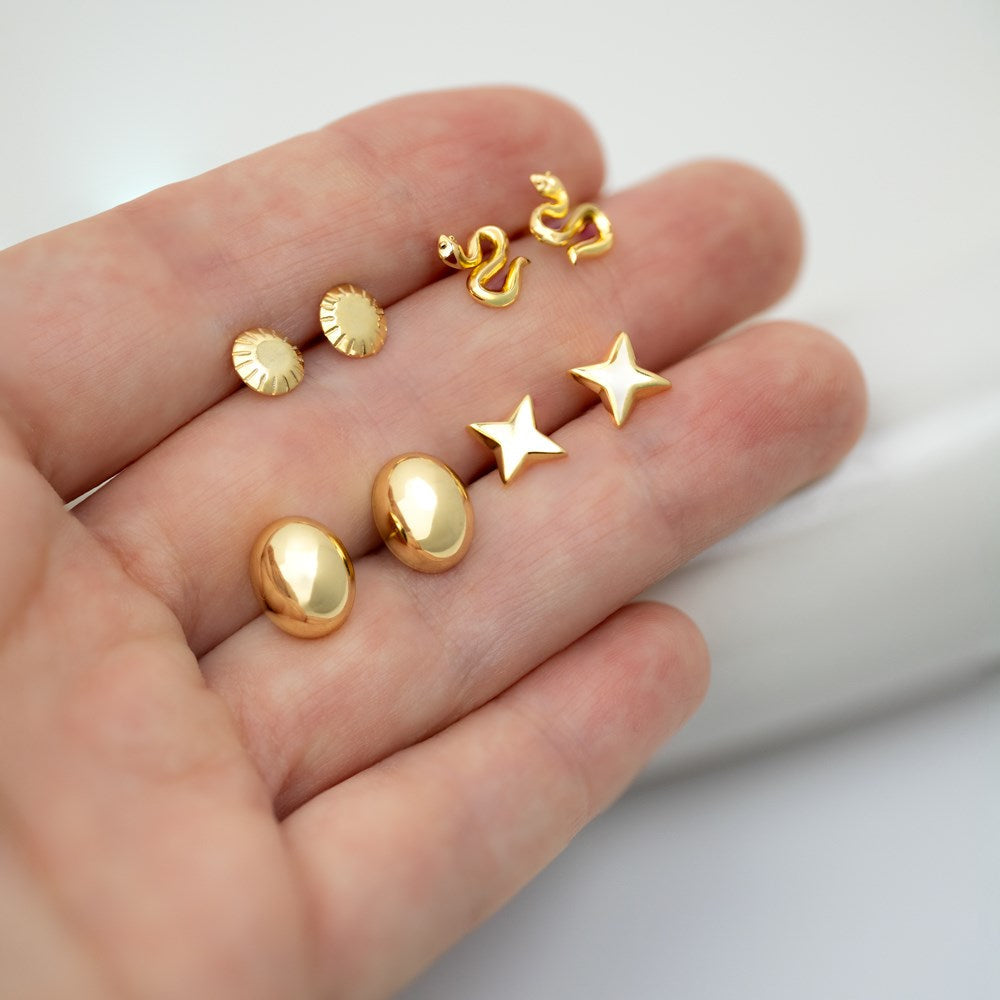Nordahl Jewellery - UNIVERSE52 forgyldt sterlingsølv sol ørestikker båret af model