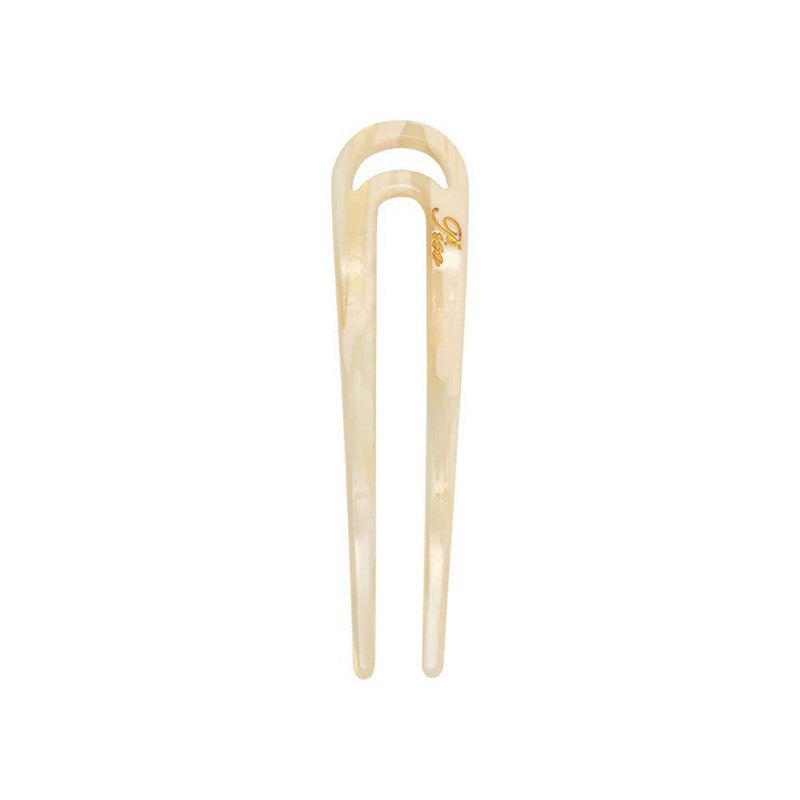 Jolie Hair Pin i Bone er en elegant hårnål i glat acetat