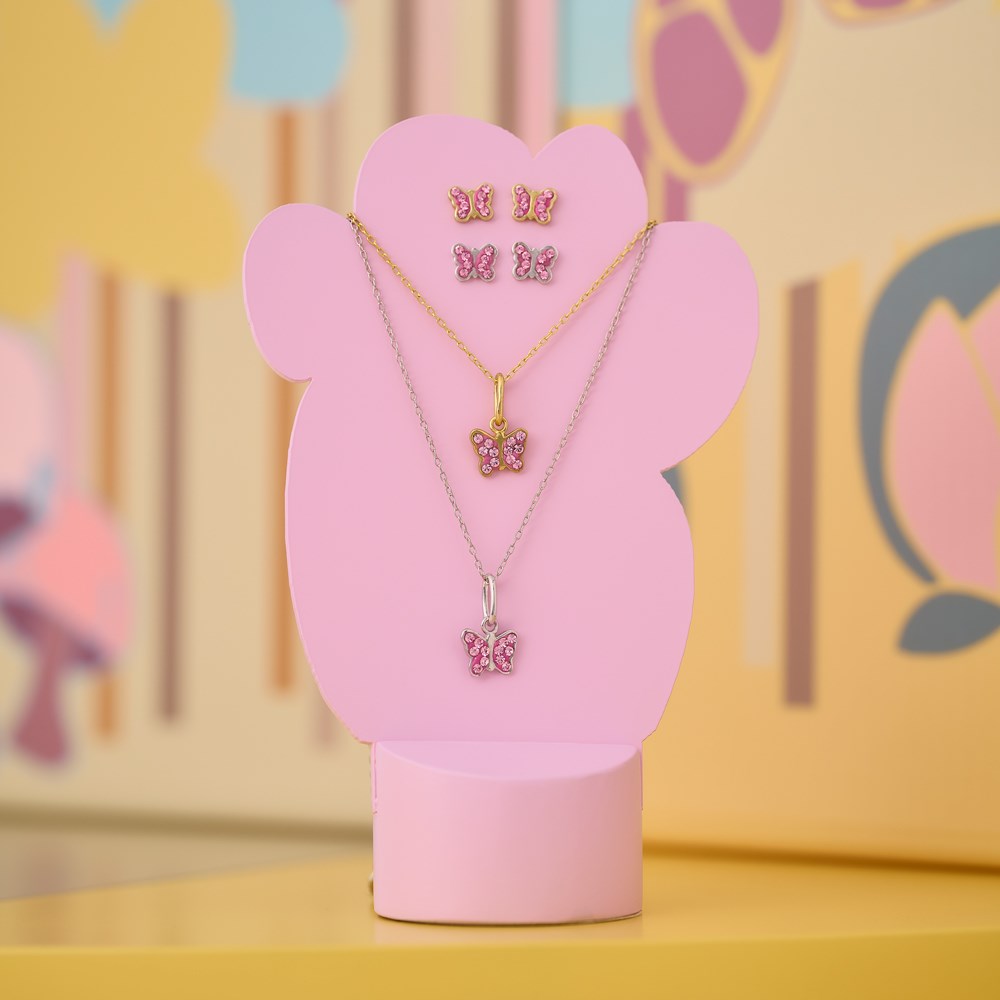 NOA Kids - sølv ørestikker sommerfugl m pink cz. 5 mm vist sammen med øvrige smykker fra serien