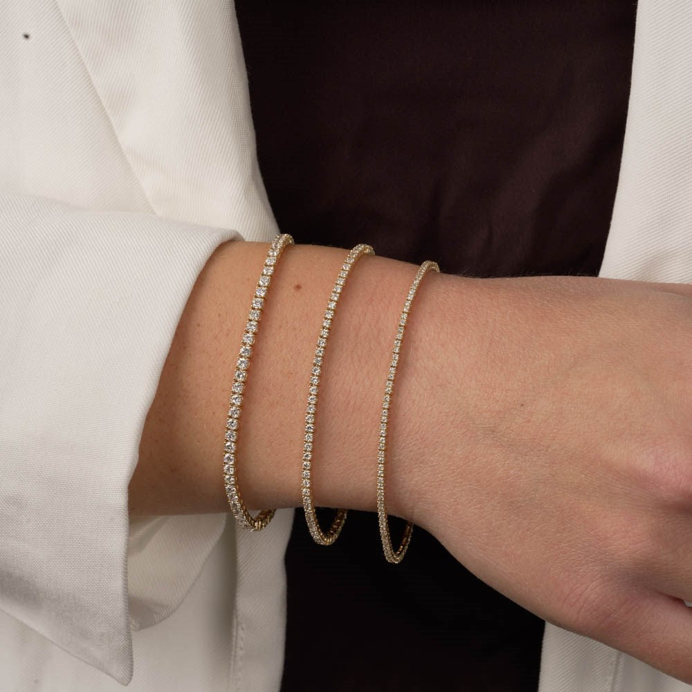 LUXURY Tennisarmbånd i 14 kt guld med lab-grown diamanter 0,995 ct båret af model