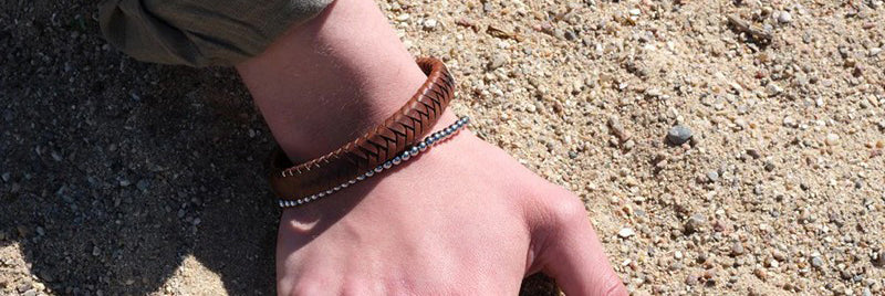 Armbånd til mænd i lækkert dansk design 
