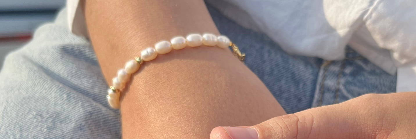 Udsalgs armbånd i både sølv og guld