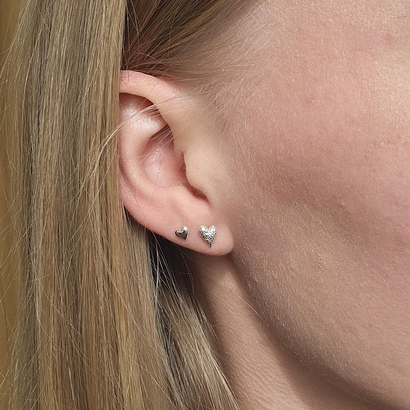 Aqua Dulce - Love Me Small Earstud i sterlingsølv