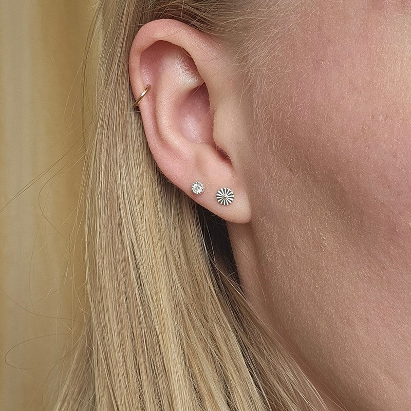 Aqua Dulce - Lumi Small Earstud i sterlingsølv