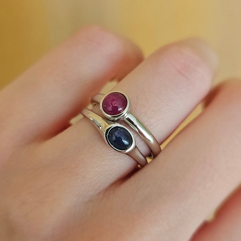 Mads Z - Cabochon ring i sølv m. safir