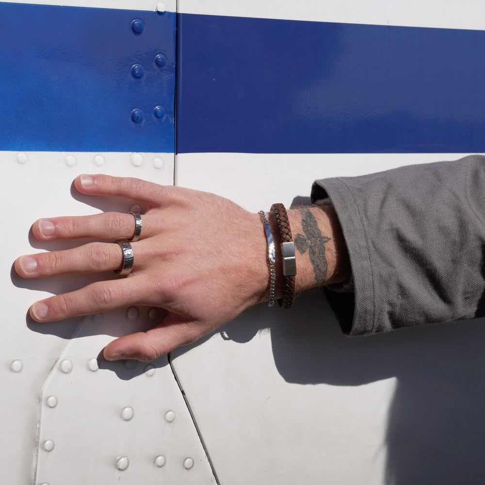 SON of NOA - Herrering i hamret stål båret af model