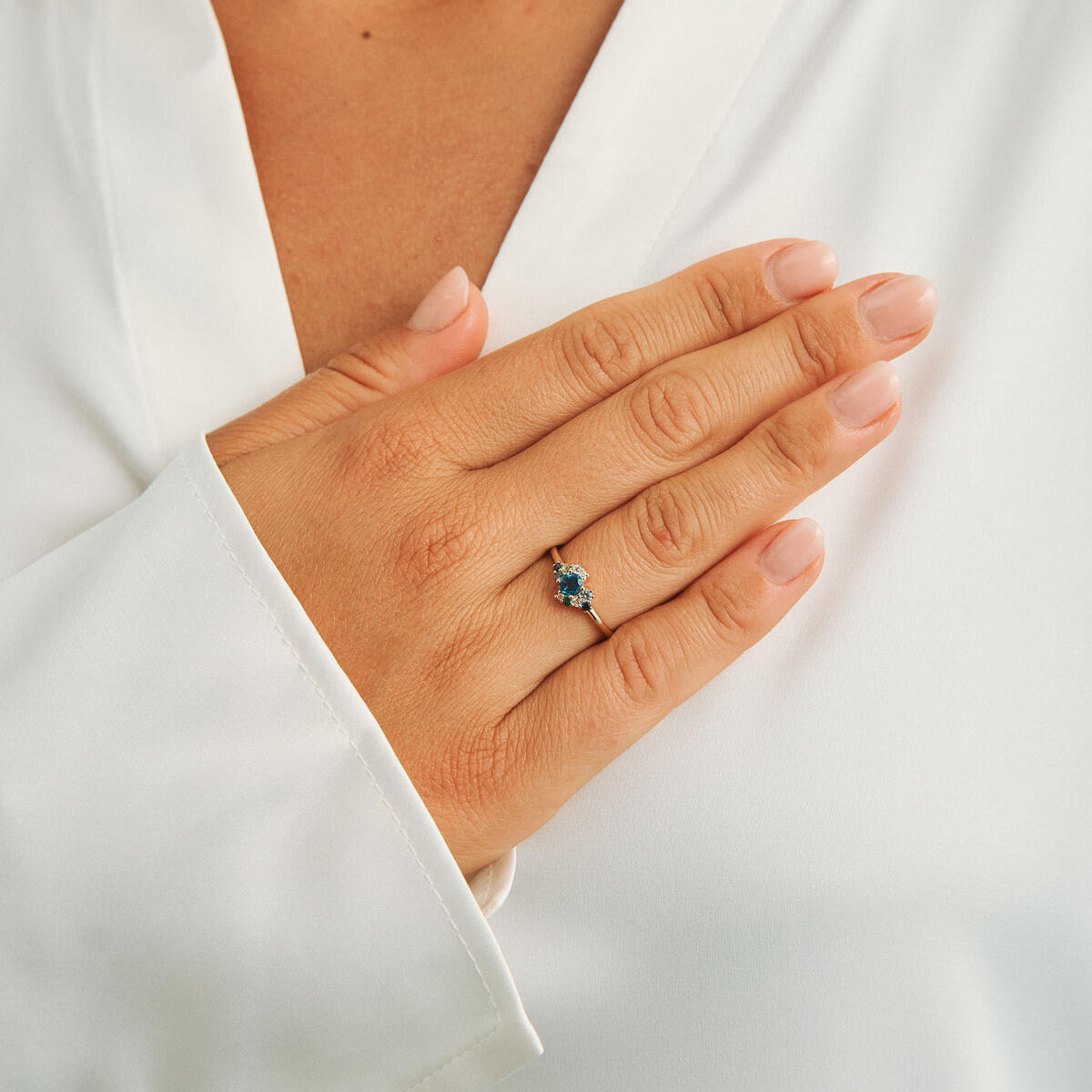Four Seasons Winter Petite ring på model, Mads Z