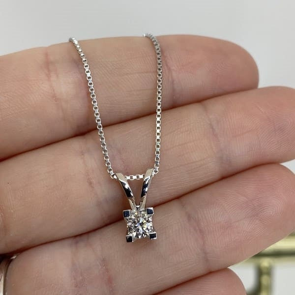 Kleopatra Vedhæng i 14kt. hvidguld 0,05ct.-0,50ct. diamant