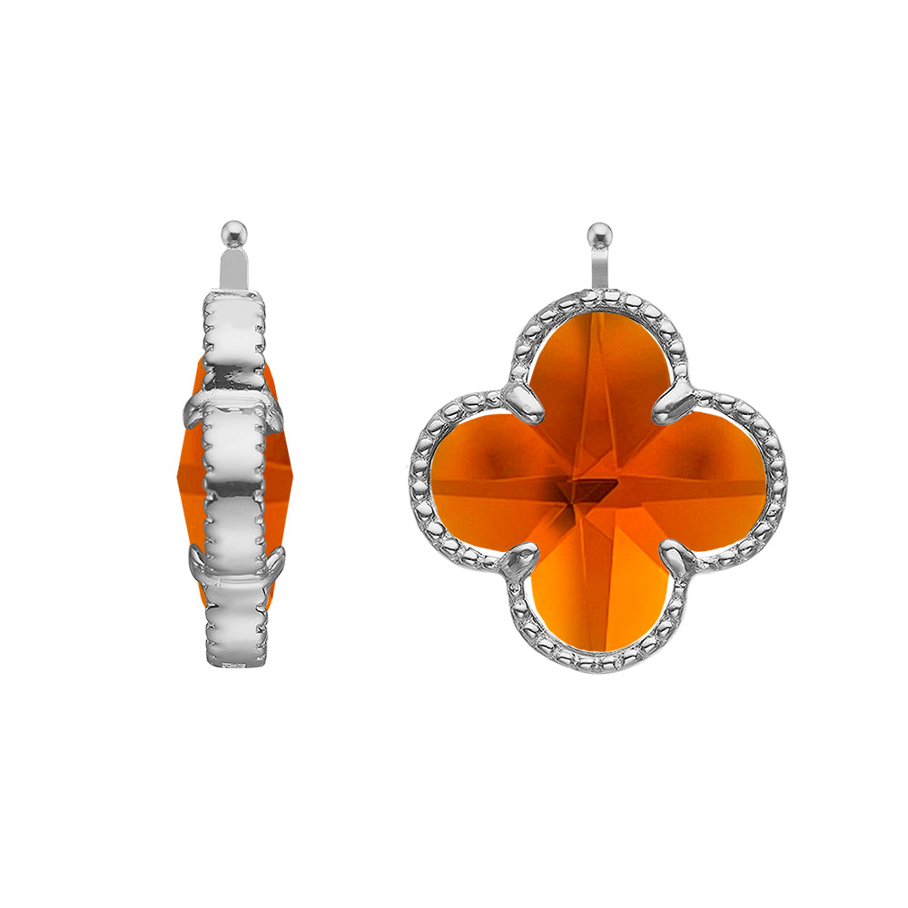 Großer Heide-Heinzendorff-Kleeblattanhänger aus glänzendem Silber mit warm orangefarbener Glasfacette, 22 mm – ein stilvolles und raffiniertes Schmuckstück aus dem Schmuckzentrum.