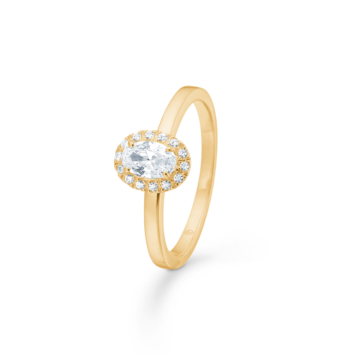 Mads Z Stellar Ring i 8 karat guld med oval zirkonia omgivet af roset af mindre zirkoniaster
