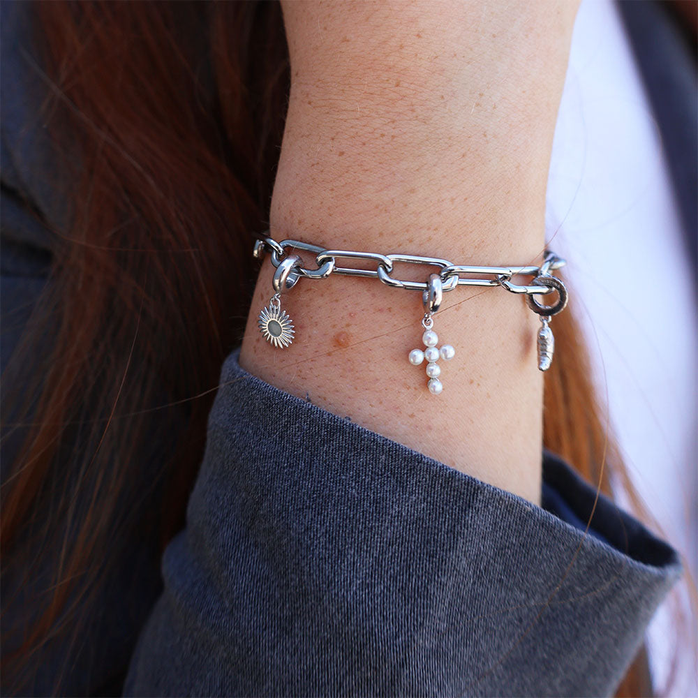 Christina Jewelry Pearl Cross hænger charm i sølv, model