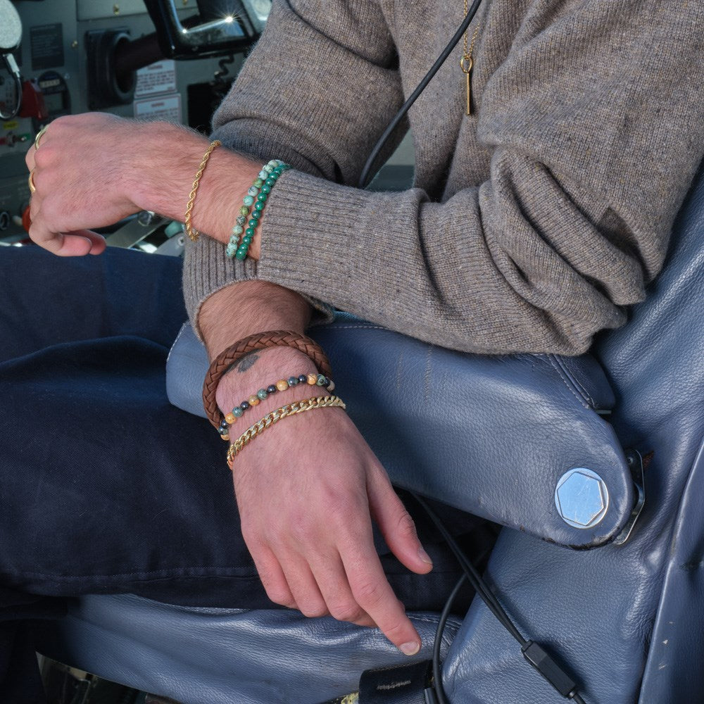 SON of NOA – stilvolles Herrenarmband mit Kambala-Jaspis, Picture Stone und schwarzem Achat, elegant am Model präsentiert