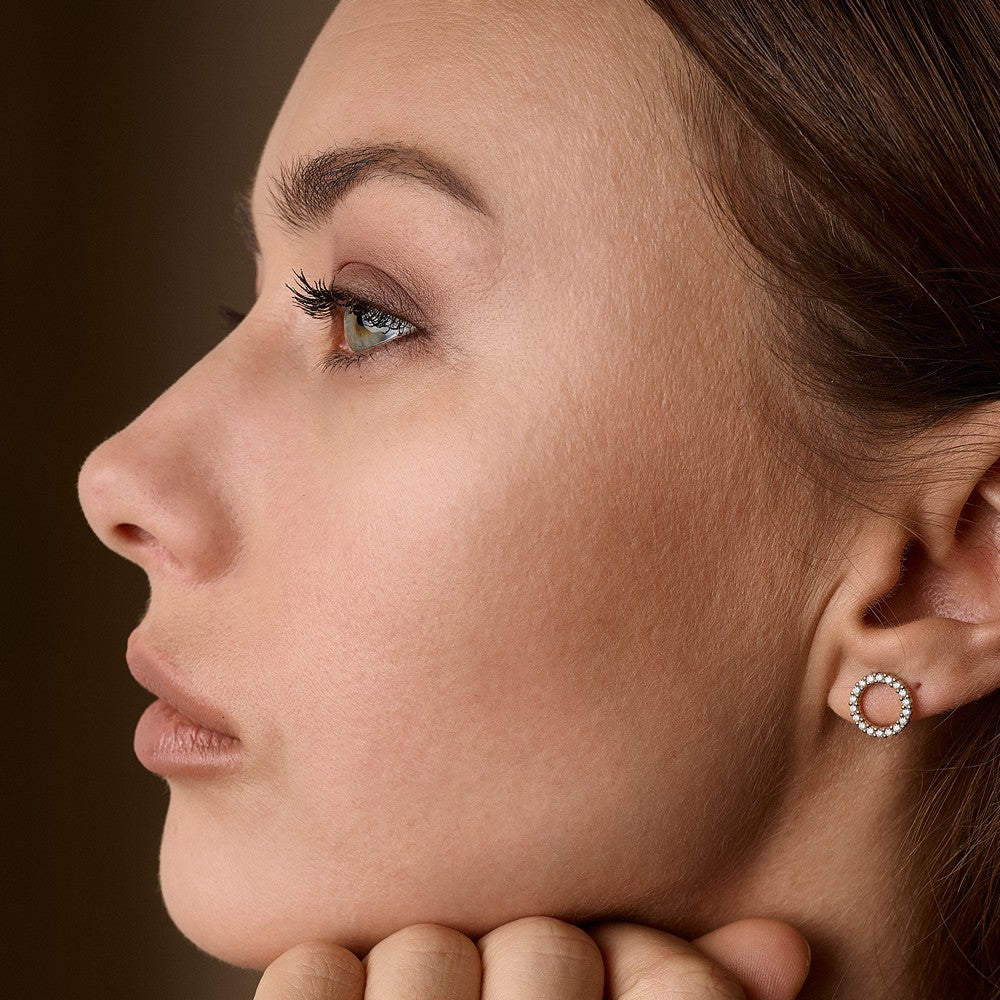 Nuran - Kreis Diamantohrringe in 14 kt Gold mit insgesamt 0,36 ct.