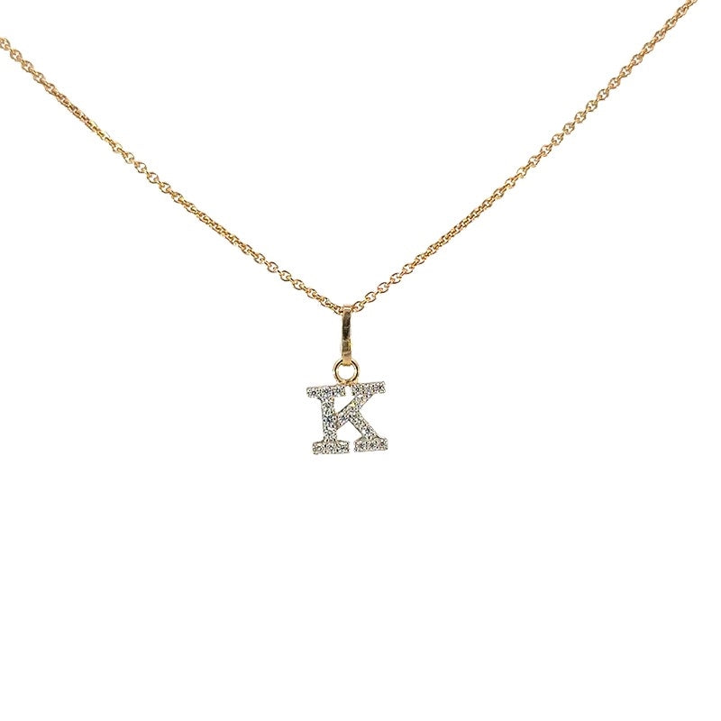 Buchstabenanhänger in 8 Karat Gold mit zirkonia