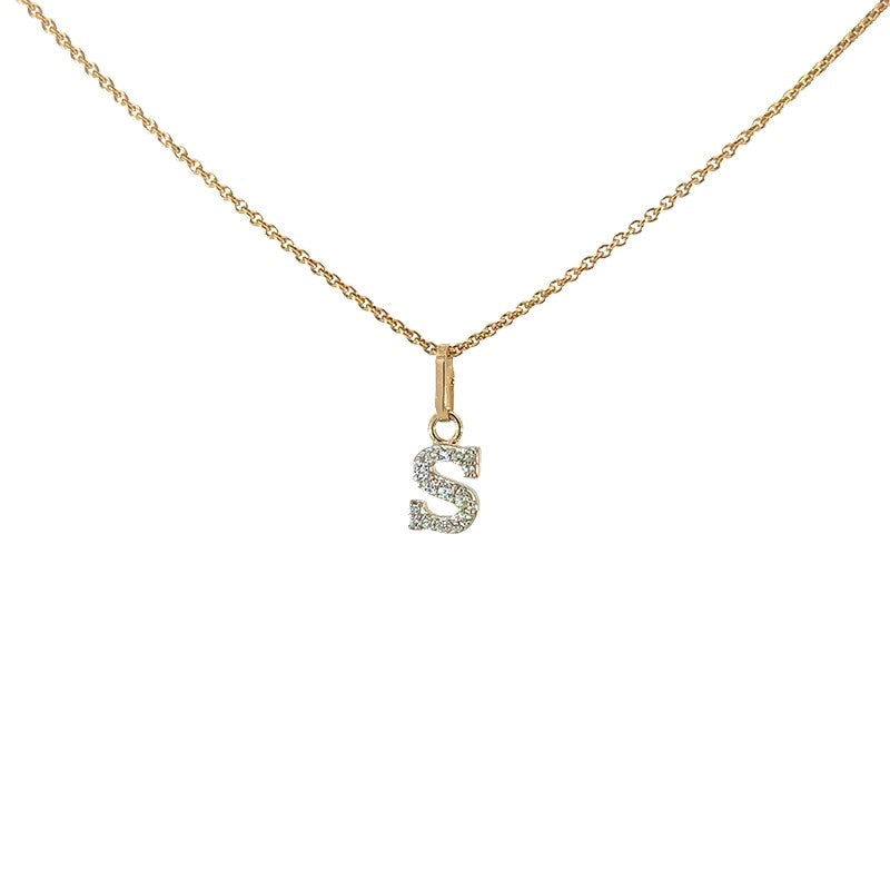 Buchstabenanhänger in 8 Karat Gold mit zirkonia