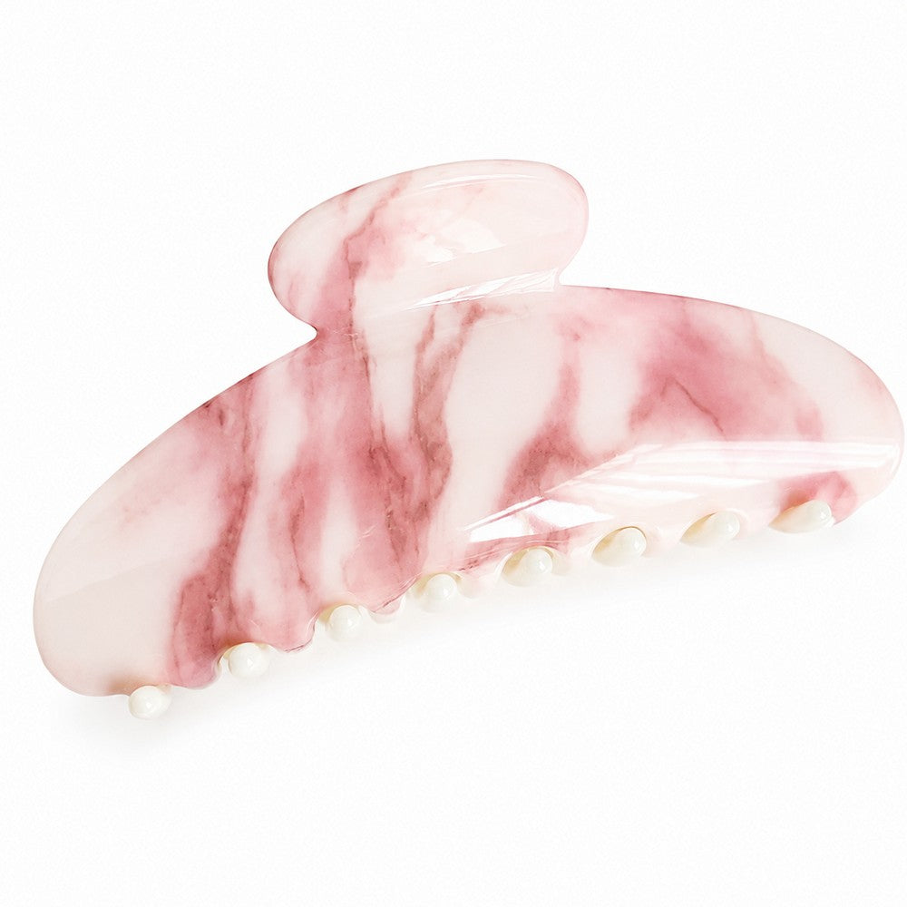 Stor hårklemme i akryl med et marmormønster i rosa