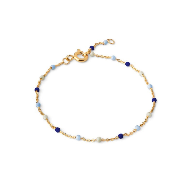 Elegantes Lola Marine Armband von Enamel aus vergoldetem Messing mit stilvollen blauen Emailleperlen, erhältlich bei Schmuckzentrum