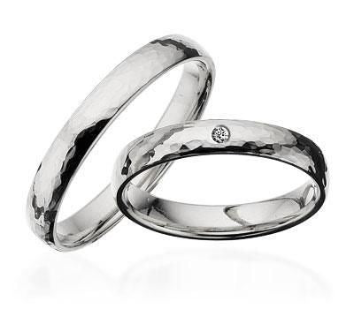Ringe aus 14-karätigem Weißgold, 3,5 mm, gewölbt, gehämmert. Mit oder ohne Brillant