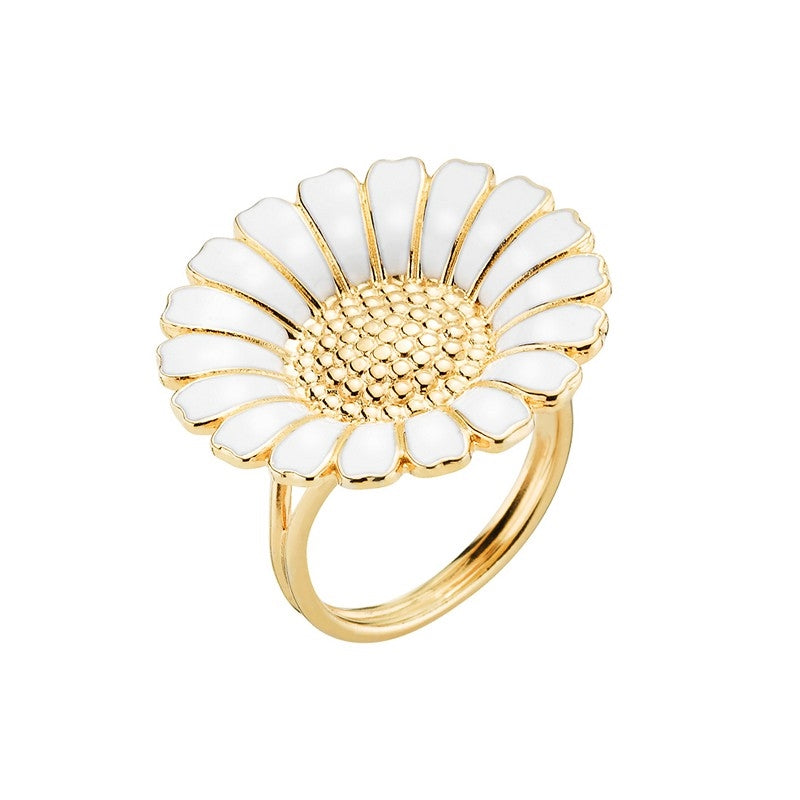 Denne elegante marguerit ring fra Lund Copenhagen 25 mm