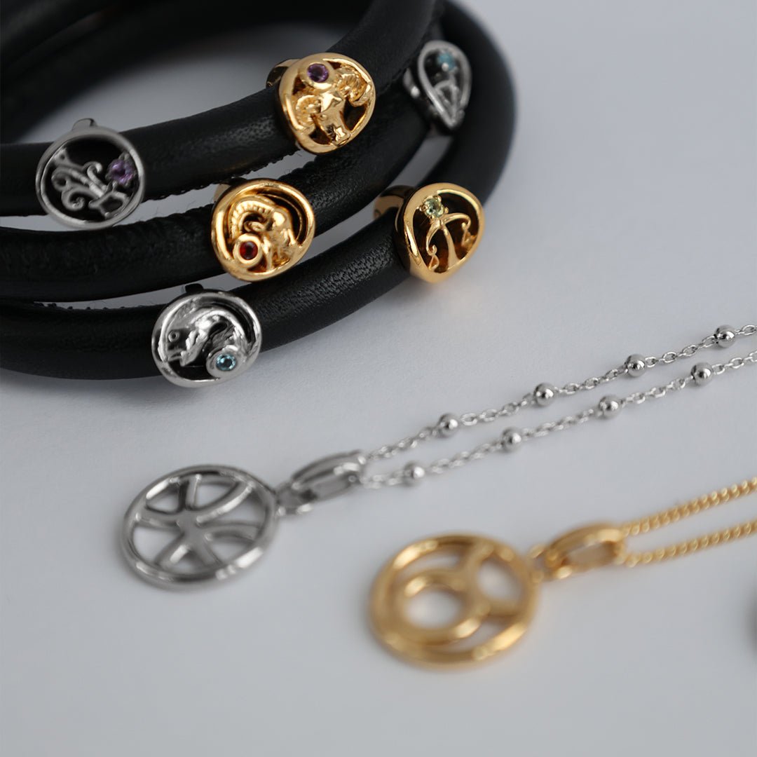 Stimmungsbild mit Christina Sternzeichen Zwilling Charm aus vergoldetem Silber mit Citrin für Lederarmband