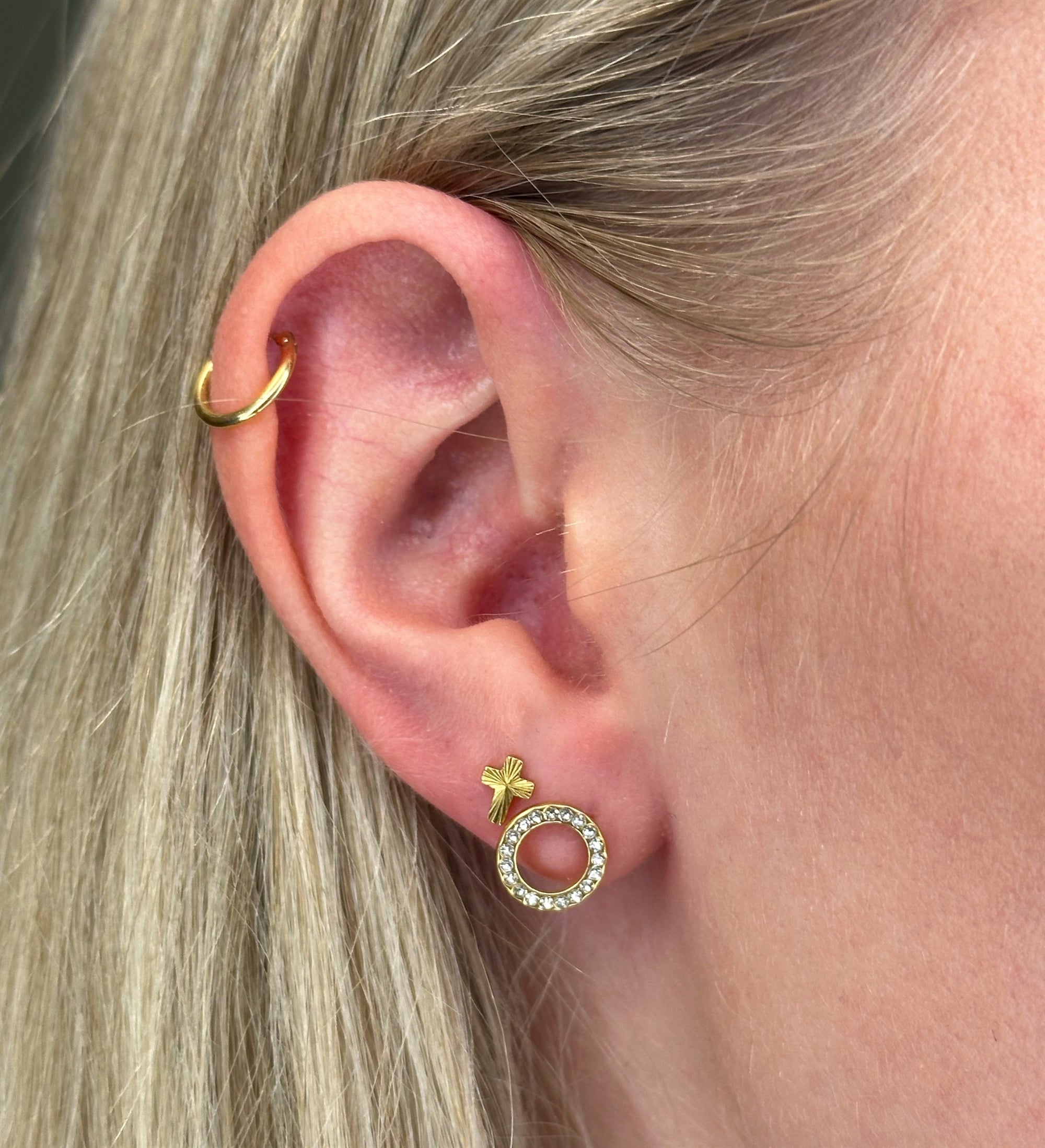 Runde øreringe i forgyldt 100% titanium