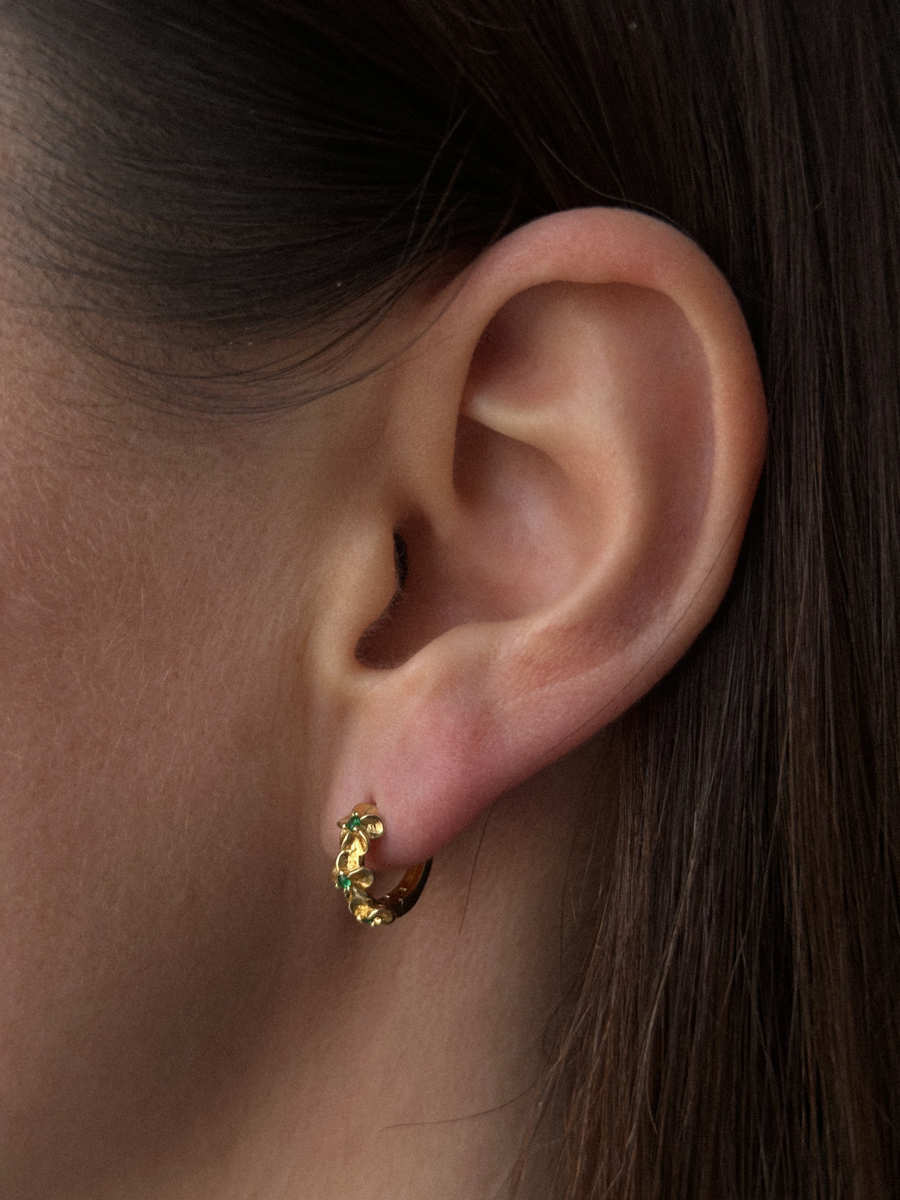 Pico Aster crystal hoops i forgyldt sølv m klare krystaller - detaljebillede