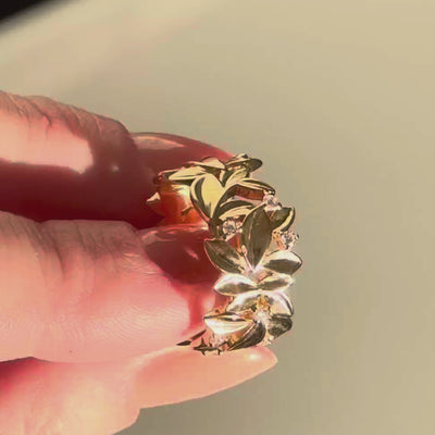 Mads Z Olive Love ring i 14 karat guld med diamanter – set fra siden