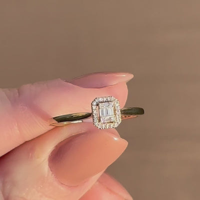 Mads Z Elizabeth ring i 14 kt guld med brillanter – set fra siden