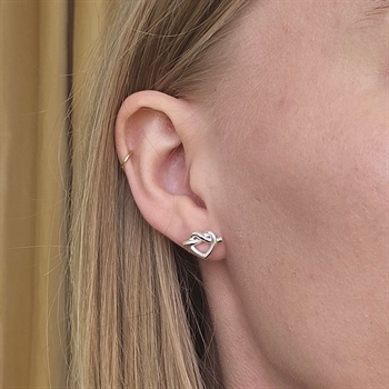 Tied Heart Stud in Silber von Jane Kønig