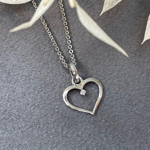 Herzanhänger in 14 kt Weißgold mit Kette | SPAREN SIE 50%