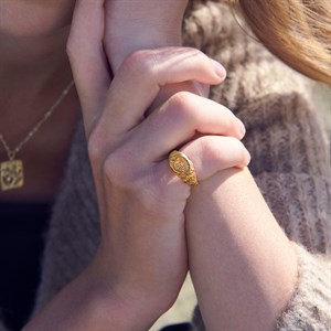 Maanesten - Ring Gigi aus vergoldetem silber mit gehämmerter Oberfläche